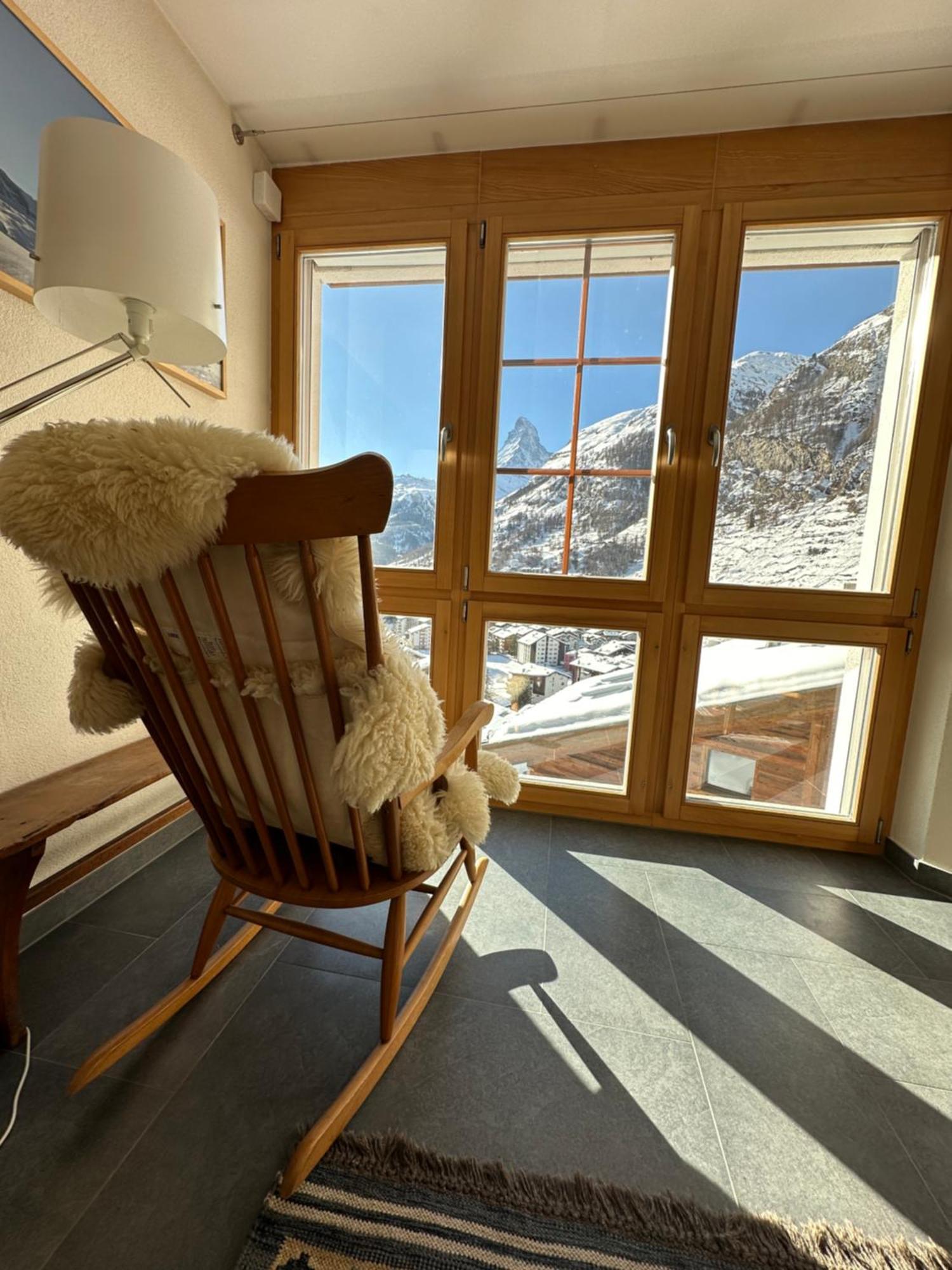 Modern Self-Catering Apartment With Matterhorn Views Zermatt Ngoại thất bức ảnh