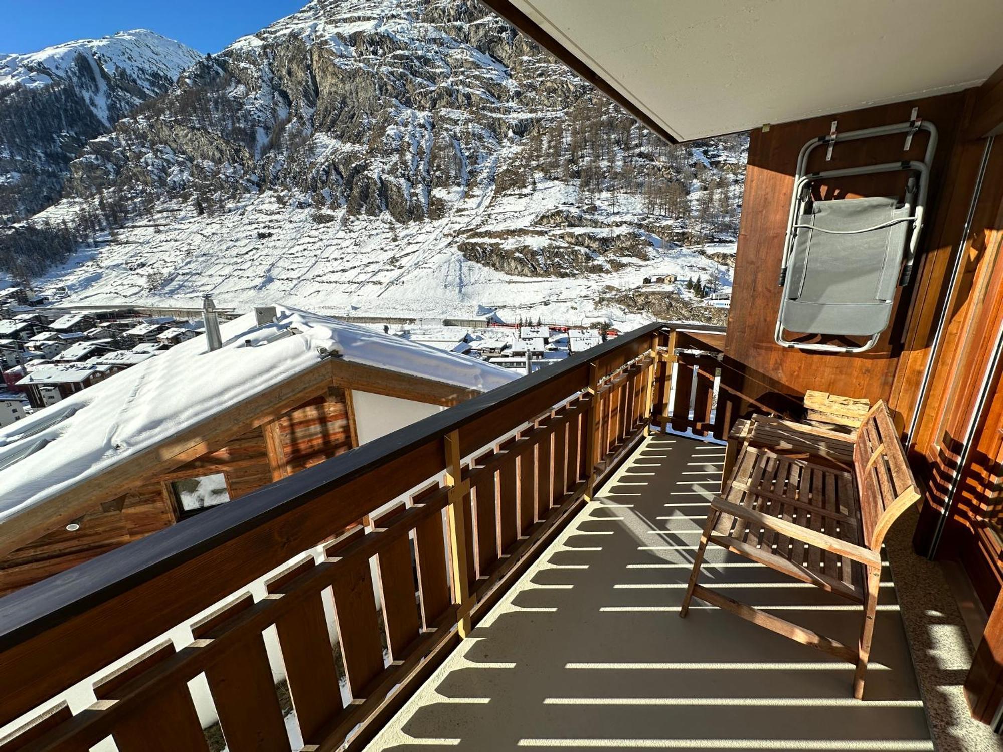 Modern Self-Catering Apartment With Matterhorn Views Zermatt Ngoại thất bức ảnh